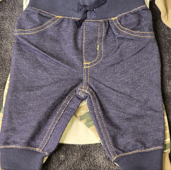 Toddler clothes - Picture 4 of 4